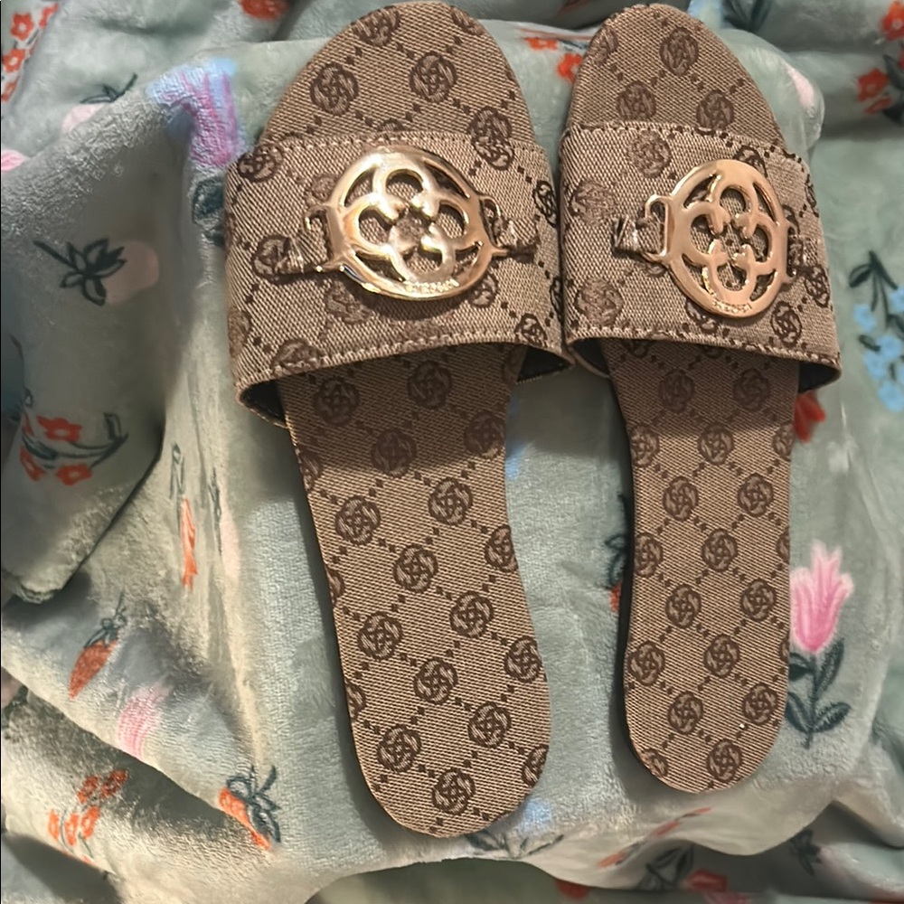 Designer Inspired Fashion 
Women’s Flats Size 40 (Size 9 US) NWOT